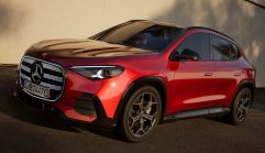 “เปิดตัว! All-New Mercedes-Benz GLA ยุคใหม่ มาพร้อมขุมพลัง EV มอเตอร์คู่ AWD 349 แรงม้า วิ่งไกลสุด 657 กม. ส่วนรุ่นขุมพลัง Hybrid เบนซิน 1.5 ลิตร เทอร์โบ เตรียมตามมาสมทบปีหน้า”