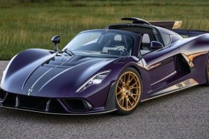 Hennessey เปิดตัว Venom F5-M คันแรกของลูกค้า! ไฮเปอร์คาร์เกียร์ธรรมดา 2,031 แรงม้า แต่งคาร์บอนสีม่วงทั้งคัน พร้อมตราทองคำ 24K และนามสกุลเจ้าของบนตัวรถ