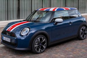 MINI เปิดตัว Cooper Heritage Edition และ Oxford Edition รุ่นพิเศษ ฉลองความเป็นอังกฤษเต็มพิกัด พร้อมดีไซน์ Union Jack รอบคัน