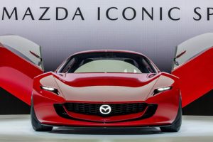 Mazda จดสิทธิบัตรรถสปอร์ต! ประตูปีกผีเสื้อ ขับหลัง ไร้เครื่องโรตารี ลุ้นเป็น Iconic SP รุ่นขายจริง