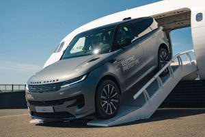 Range Rover Sport EV มาแน่! แต่สาวกเครื่องยนต์ V8 ยังไม่ต้องกังวล เพราะรุ่นน้ำมันยังอยู่ต่อ