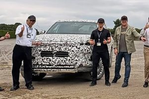 "หลุดภาพ! Toyota Land Cruiser EV ซุ่มทดสอบในญี่ปุ่น รอลุยตลาดรถไฟฟ้า"