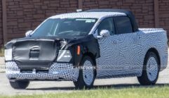 Ford Fathom รถกระบะไฟฟ้ารุ่นใหม่ ราคาเริ่มไม่ถึง 1 ล้านบาท ! ใช้แพลตฟอร์ม UEV ใหม่ แบตเตอรี่ LFP วิ่งไกล 483 กม. เตรียมเปิดจองในสหรัฐอเมริกาต้นปี 2027