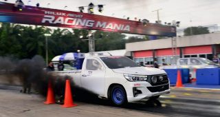 สนั่นสุราษฎร์ฯ! Toyota Hilux Revo Racing Mania 2026 เปิดฉากสนามแรก ทัพกระบะแต่งซิ่งลงแทร็กทะลุ 100 คัน