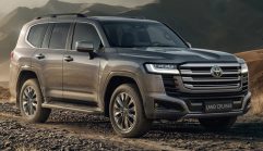 ยกเลิกเครื่องเบนซิน V6! Toyota Land Cruiser 300 ใหม่ เสริมขุมพลังไฮบริด 457 แรงม้า