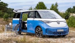 รถตู้ไฟฟ้าสายแคมป์! Volkswagen ID. California Cruise ใหม่ จัดเต็มเตียงพับในตัว