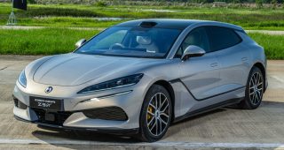 เปิดตัว DENZA Z9GT รถไฟฟ้า 1,100 แรงม้า ชาร์จไวสุดขีด 9 นาที ราคา 2,899,900 บาท