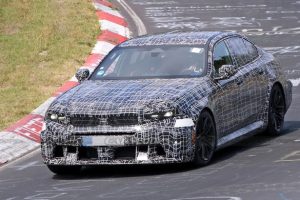 ปรับโฉมใหม่! BMW M5 ดีไซน์ Neue Klasse วิ่งทดสอบที่สนามแข่ง Nürburgring