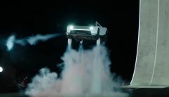 แรงทะลุมิติ! Tesla Roadster อัตราเร่ง 0-100 กม./ชม. ใน 0.81 วินาที คุยโตบินได้